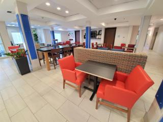 Holiday Inn Express Hotel & Suites Seattle North - Lynnwood by IHG - Lynnwood - 2
