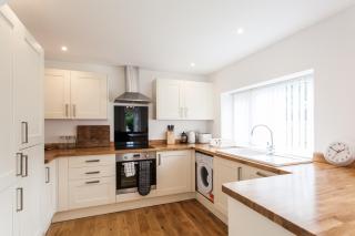 Superb Detached Coach House in Peaceful Location! - 8