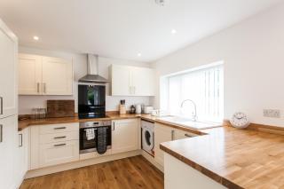 Superb Detached Coach House in Peaceful Location! - 4