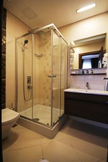 Aristocrat Hotel - 8