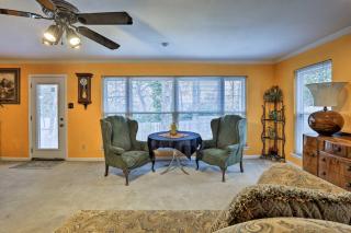 2 Mi to Lake Arlington Spacious Escape with Deck - Arlington - 7