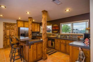 High Ridge Manor - 8