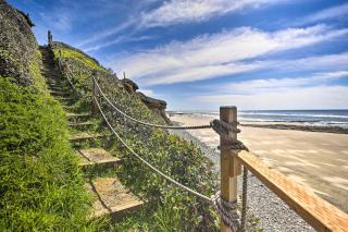 Oceanfront Cottage with Deck and Secluded Beach Access! - 8