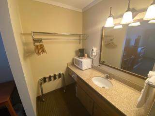 Snowshoe Motel - 9