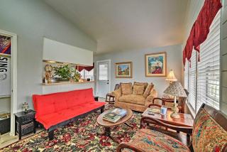 Coastal Escape with Yard, Walk 1 Mile to Texas A and M - 7
