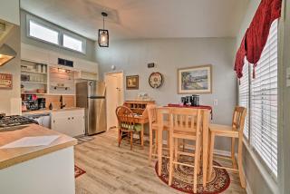 Coastal Escape with Yard, Walk 1 Mile to Texas A and M - Corpus Christi - 2