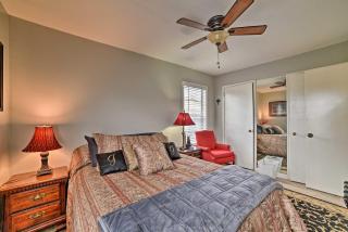 Coastal Escape with Yard, Walk 1 Mile to Texas A and M - 5