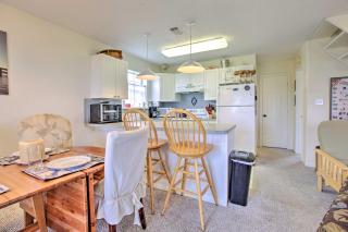 Waterfront Galveston Bay Retreat Less Than 1 Mi to Beach! - 4