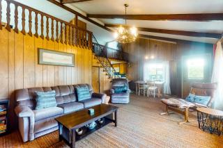 That '70s House - Rockaway Beach - 6