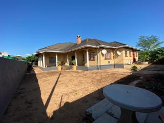 ROADSIDE B&B - 2