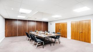 Holiday Inn London Luton Airport by IHG - Luton - 2