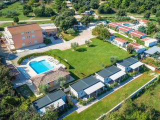 Mobile home in Banjole with swimming pool - Banjole - 0