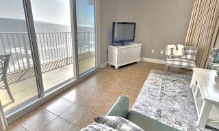 Happy Ours 2200 sq ft corner beachfront sleeps 12 - Panama City Beach - 4
