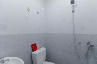 RedDoorz Plus near Batam City Square - 8