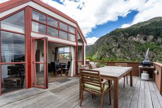 Hot Tub and Views over Central Queenstown - Entire Holiday House - Queenstown - 1