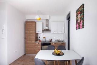 Modern Apartment with Balcony & Private Parking 5 min from Amphitheater - Pula - 4