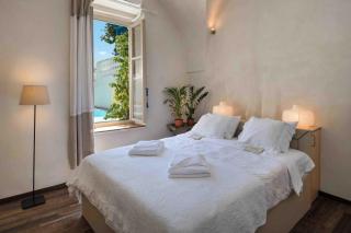 Sandandstone villa Santorini - Megalochori - 3