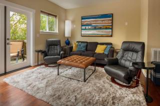 Lizzie Court - Portland - 5