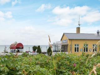 8 person holiday home in Glesborg - Fjellerup - 8