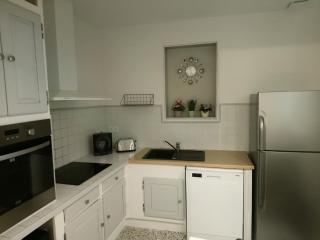 BEL APPARTEMENT SPACIEUX CENTRE VILLE UZES T3 - 2