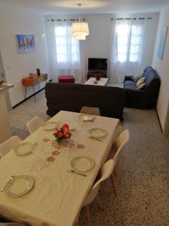 BEL APPARTEMENT SPACIEUX CENTRE VILLE UZES T3 - 4