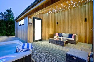 Orchard Lodge, Strawberryfield Park - 2