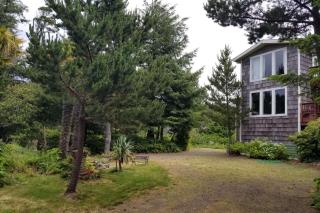 Fernglen Forested Beach Retreat - Lincoln Beach - 2