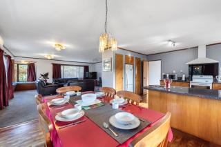 Courtside Quarters - Waihi Beach Holiday Home - 9