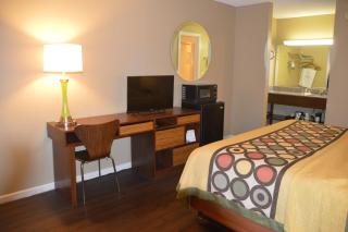 Super 8 by Wyndham Monticello - 1