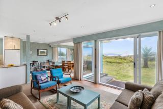La Casa de la Playa - Beachfront Waikanae Home - Waikanae - 0