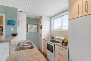 La Casa de la Playa - Beachfront Waikanae Home - 2