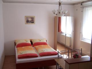 Akacia Apartment - FREE INSIDE PARKING, 2 bedrooms, garden, next to centre - 7