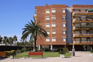 AT132 Els Pins, 1ra línea de la playa, piscina, airco, aparcamiento - Torredembarra - 8