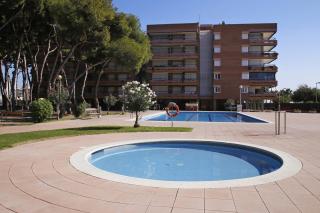 AT132 Els Pins, 1ra línea de la playa, piscina, airco, aparcamiento - Torredembarra - 6