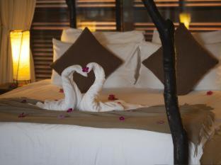 Dhevatara Beach Hotel - 8