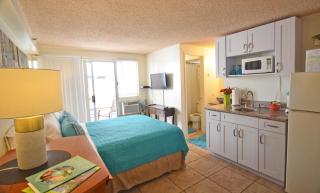 Newly Remodeled KV807 Waikiki Studio - 9