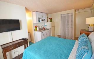 Newly Remodeled KV807 Waikiki Studio - 4