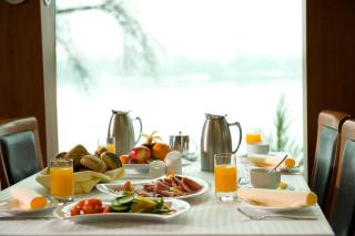 Holiday Beach Budapest Wellness Hotel with Sauna Park - Budapest - 4