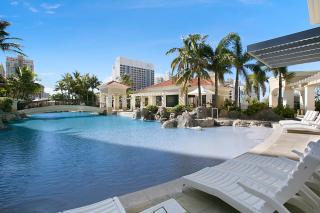 Chevron Renaissance Hosted by Gold Coast Holiday Stays - 7