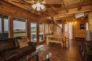 Cozy 2BR cabin wviews, hot tub, game room, pool access, near Dollywood free ticket daily! - Sevierville - 4