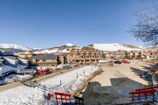 Ski-in Ski-out Studio Private Balcony & Fireplace condo - 2