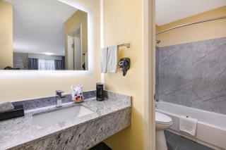 Days Inn by Wyndham Waco Near Downtown University - Waco - 2