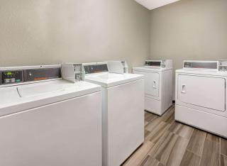 La Quinta Inn & Suites by Wyndham Tacoma - Seattle - 2