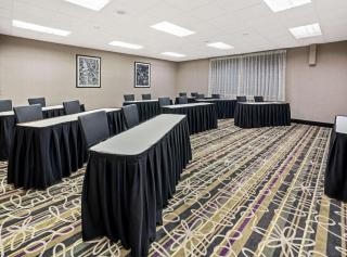 La Quinta Inn & Suites by Wyndham Tacoma - Seattle - 1