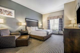 La Quinta Inn & Suites Casino and Bar by Wyndham Glendive - 5