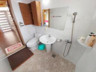 Feeling Good House - 8