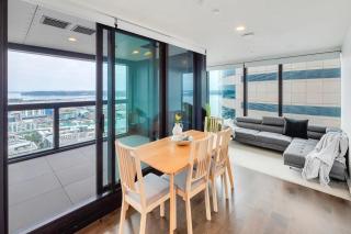 Amazing Harbour, Skytower and Rangitoto Views - Auckland - 3