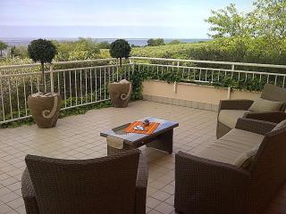 Sea view apartment next to a meadow - 9