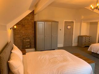 Churchill's Hotel - Wombwell - 7
