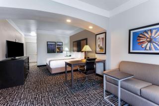 La Quinta by Wyndham Seguin - Seguin - 2